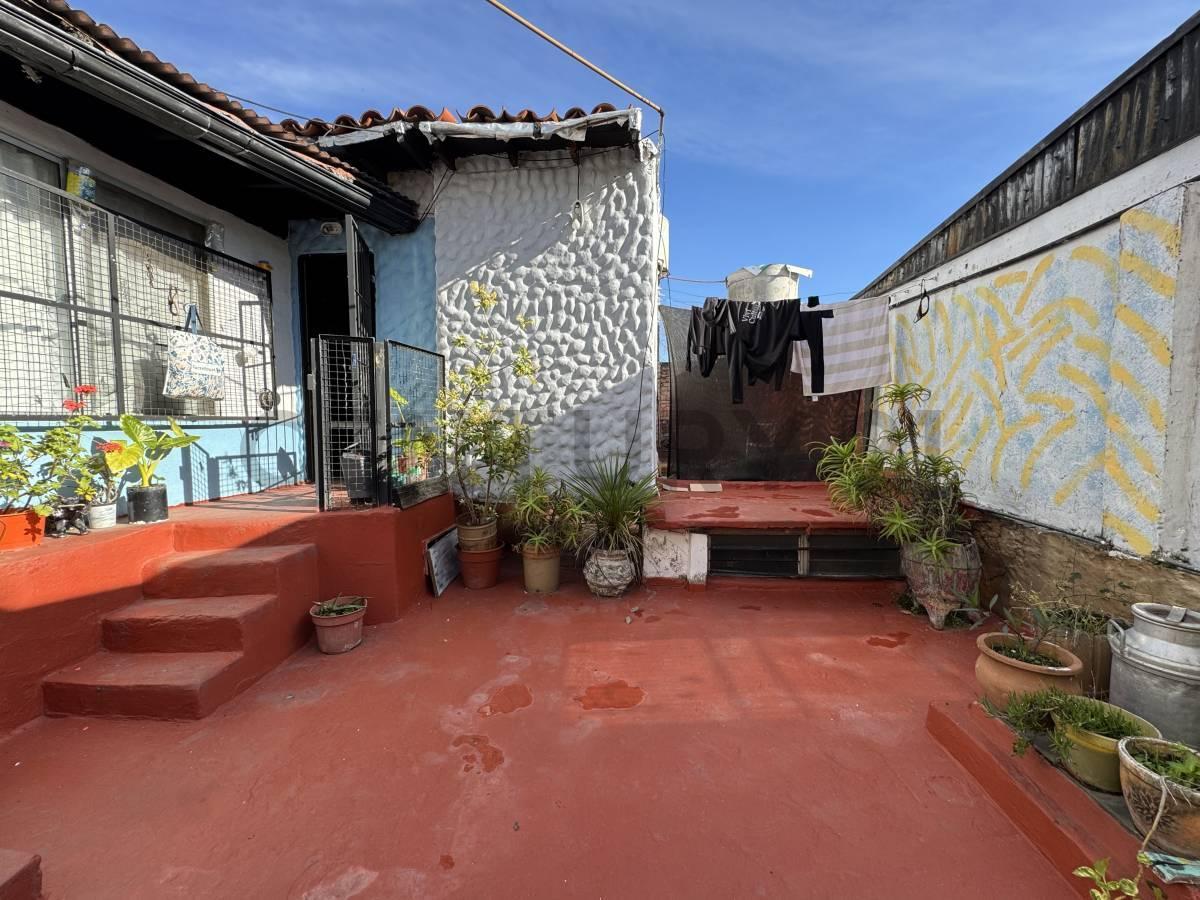 Foto de VENTA - CASA PB 4 AMB + DEPTO PA 3 AMB - IDEAL INVERSOR - A REFACCIONAR, imagen 5