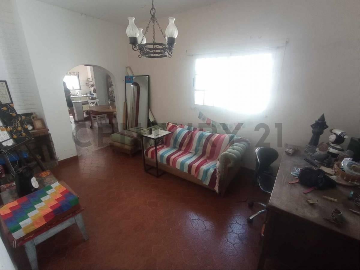 Foto de VENTA CASA 4 AMBIENTES EN BERNAL CON COCHERA JARDIN PILETA PARRILA, imagen 1
