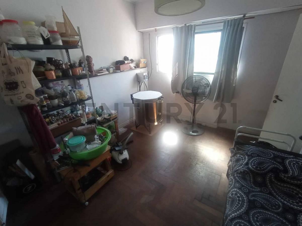Foto de VENTA CASA 4 AMBIENTES EN BERNAL CON COCHERA JARDIN PILETA PARRILA, imagen 3