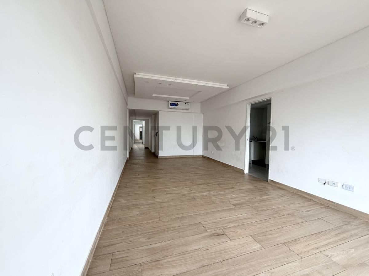 Foto de ALQUILER DEPARTAMENTO 4 AMBIENTES AL FRENTE + COCHERA SUPER LUMINOSO, imagen 3