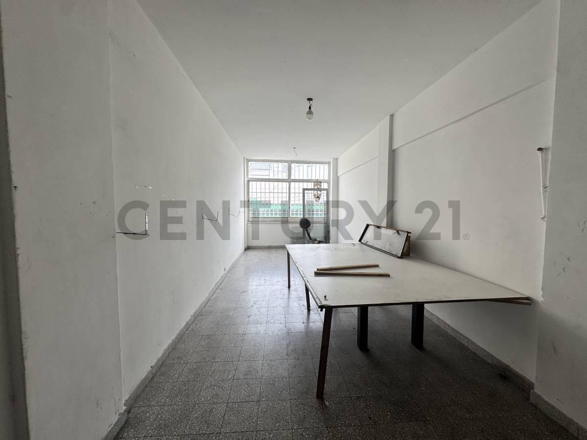 Foto de ALQUILER LOCAL COMERCIAL 147 METROS EN 3 PLANTAS EN ONCE SIN EXPENSAS, imagen 4