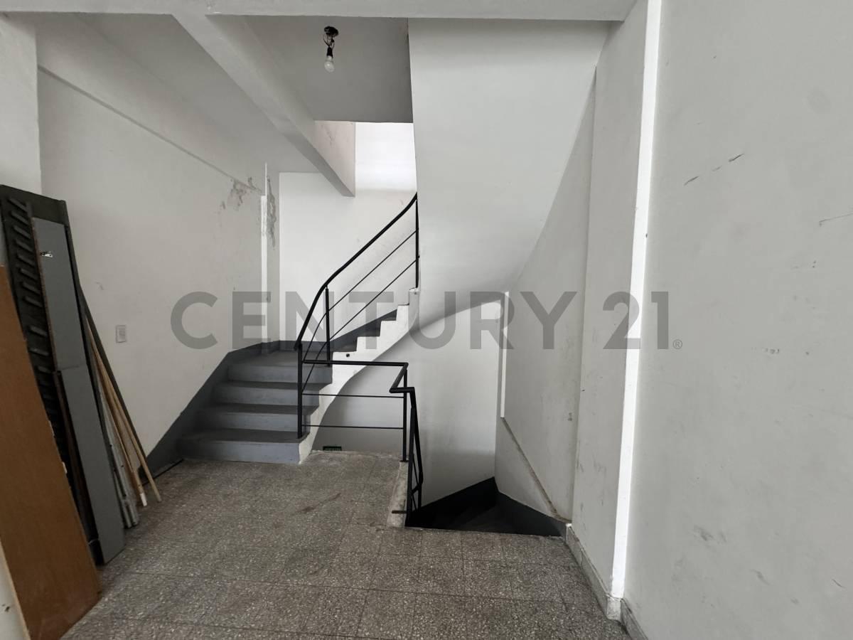 Foto de ALQUILER LOCAL COMERCIAL 147 METROS EN 3 PLANTAS EN ONCE SIN EXPENSAS, imagen 3