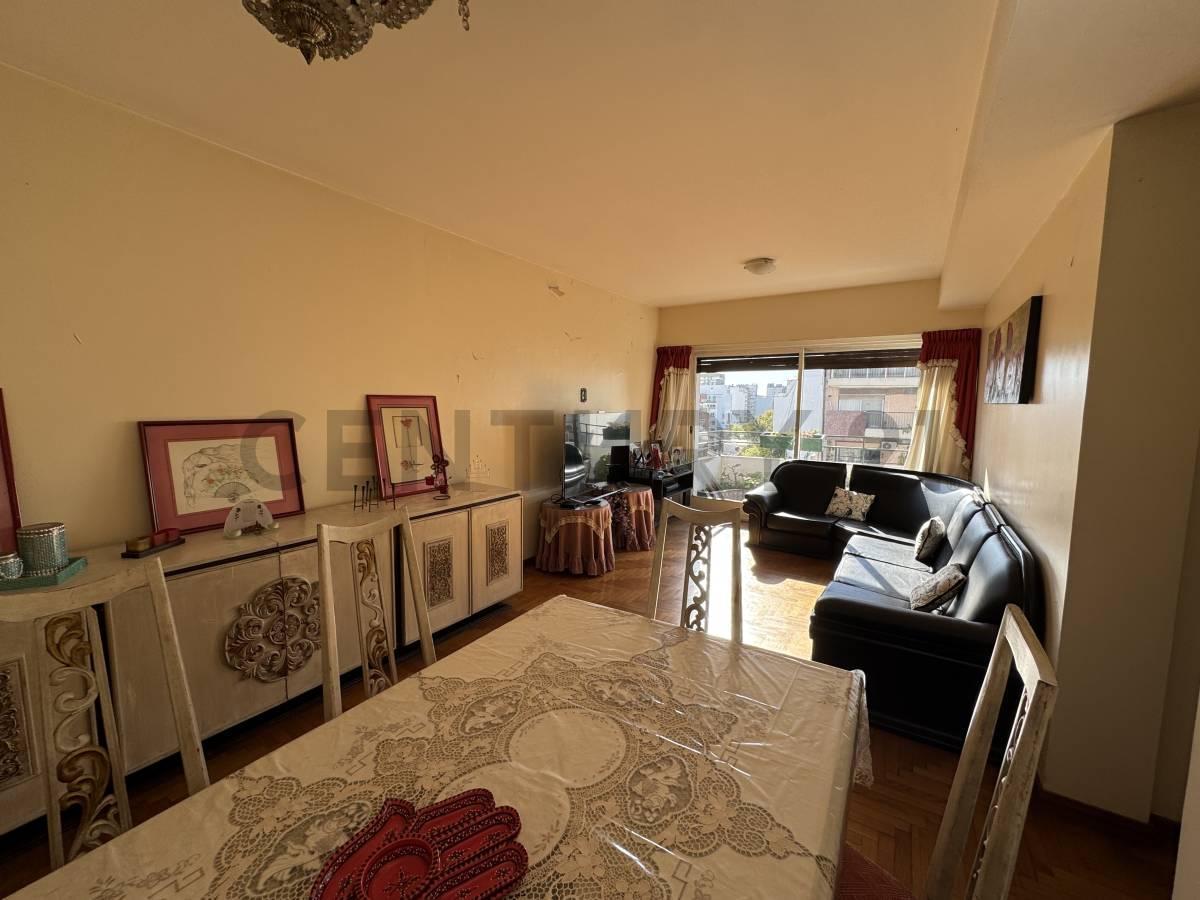 Foto de VENTA DEPARTAMENTO 4 AMBIENTES CON DEPENDENCIA EN FLORES PISO 7 /, imagen 2