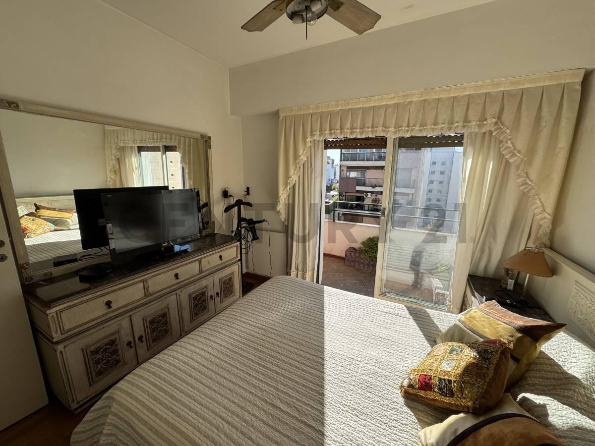 Foto de VENTA DEPARTAMENTO 4 AMBIENTES CON DEPENDENCIA EN FLORES PISO 7 /, imagen 3