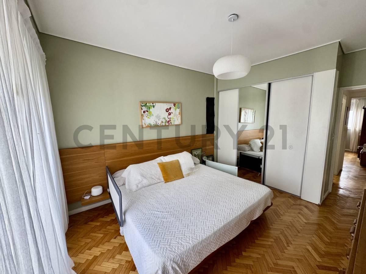 Foto de VENTA DEPARTAMENTO 3 AMBIENTES CON DEPENDENCIA PISO ALTO HECHO A NUEVO, imagen 3