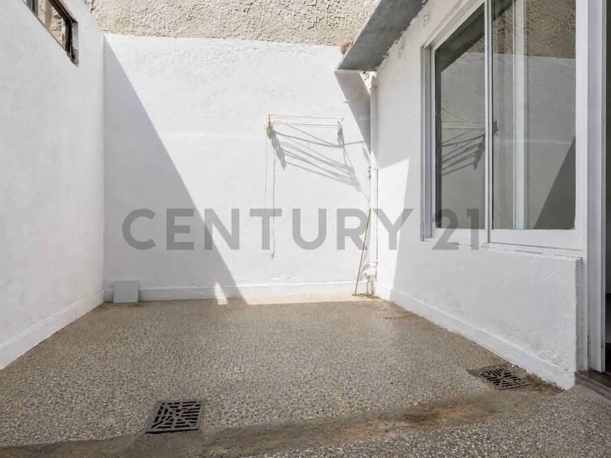 Foto de VENTA DEPARTAMENTO 3 AMBIENTES CON PATIO EN FLORES, imagen 4