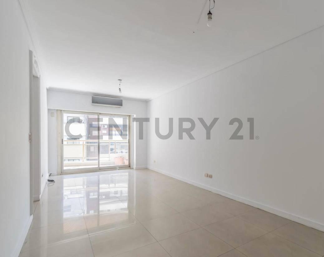 Foto de VENTA DEPARTAMENTO 4 AMBIENTES CON COCHERA EN BARRIO NORTE, imagen 1