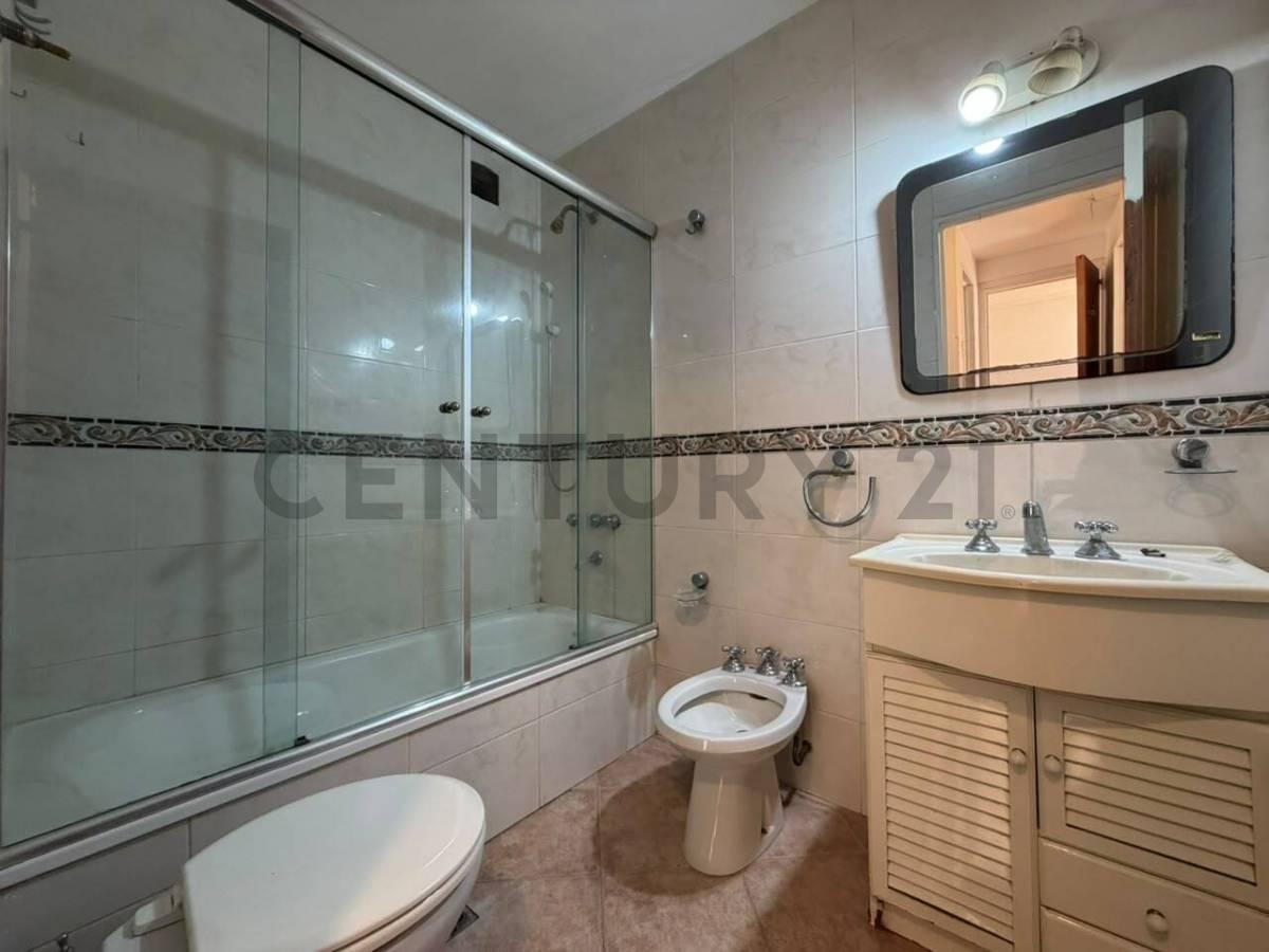 Foto de VENTA DEPARTAMENTO 3 AMBIENTES AL FRENTE CON BALCON CORRIDO Y BAULERA, imagen 3