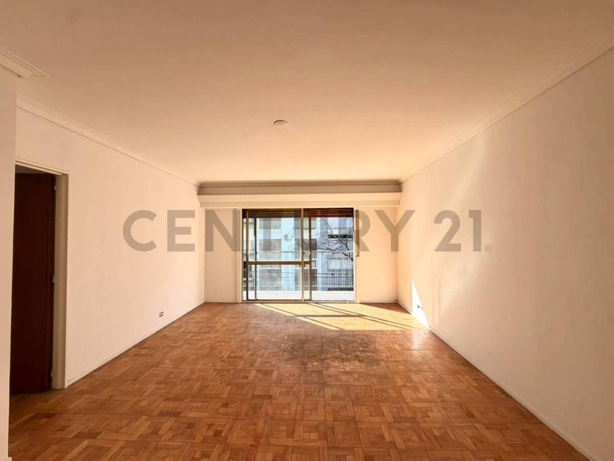Foto de VENTA DEPARTAMENTO 3 AMBIENTES AL FRENTE CON BALCON CORRIDO Y BAULERA, imagen 1