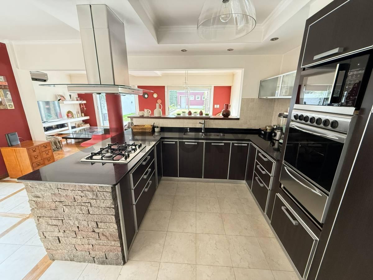 Foto de VENTA CASA 3 A 6 AMBIENTES EN BURZACO, imagen 4