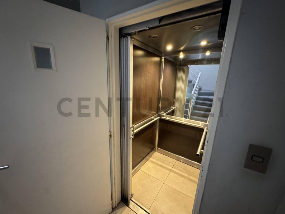 Foto de VENTA - DEPARTAMENTO - 2 AMBIENTES - COCHERA CUBIERTA - BALCON - APTO, imagen 1