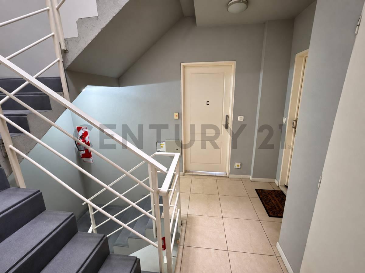 Foto de VENTA - DEPARTAMENTO - 2 AMBIENTES - COCHERA CUBIERTA - BALCON - APTO, imagen 4