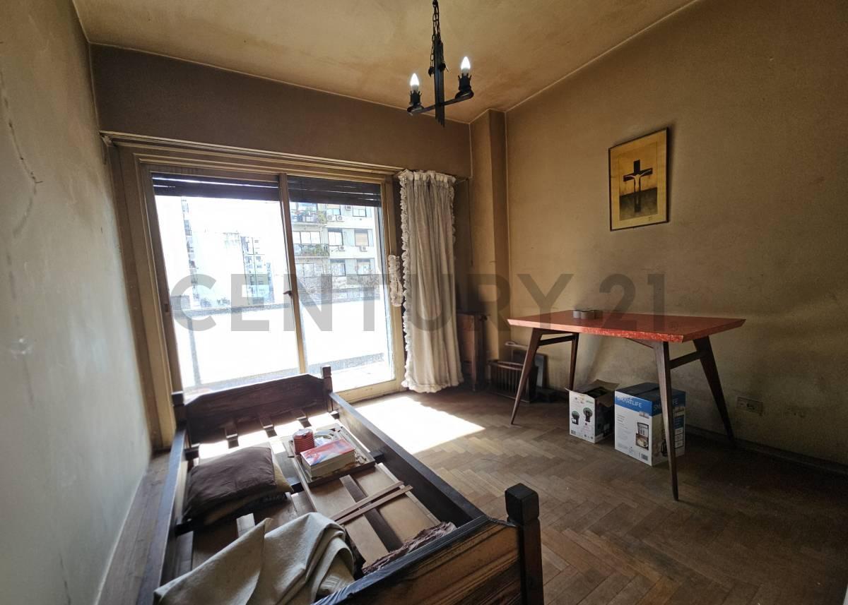Foto de VENTA DEPTO 4 AMBIENTES CON DEPENDENCIA Y BALCÓN CORRIDO EN CABALLITO, imagen 1