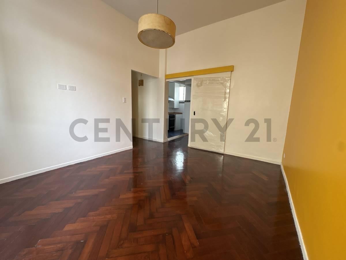 Foto de VENTA DEPARTAMENTO 2 AMBIENTES EN BELGRANO REFACCIONADO - APTO CREDITO, imagen 1