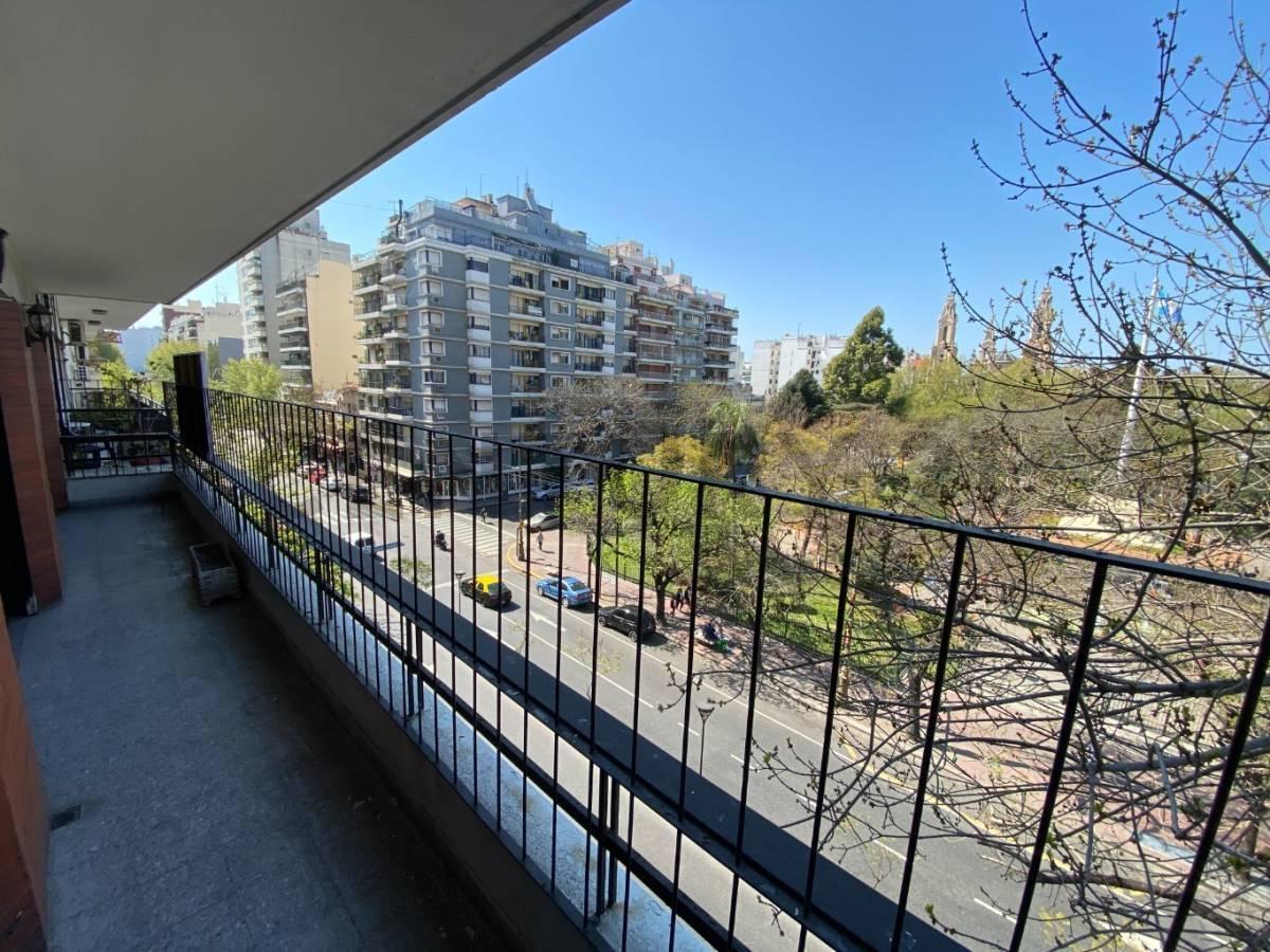 Foto de VENTA DEPARTAMENTO 5 AMB C/DEPENDENCIA EN BARRACAS FRENTE A, imagen 4