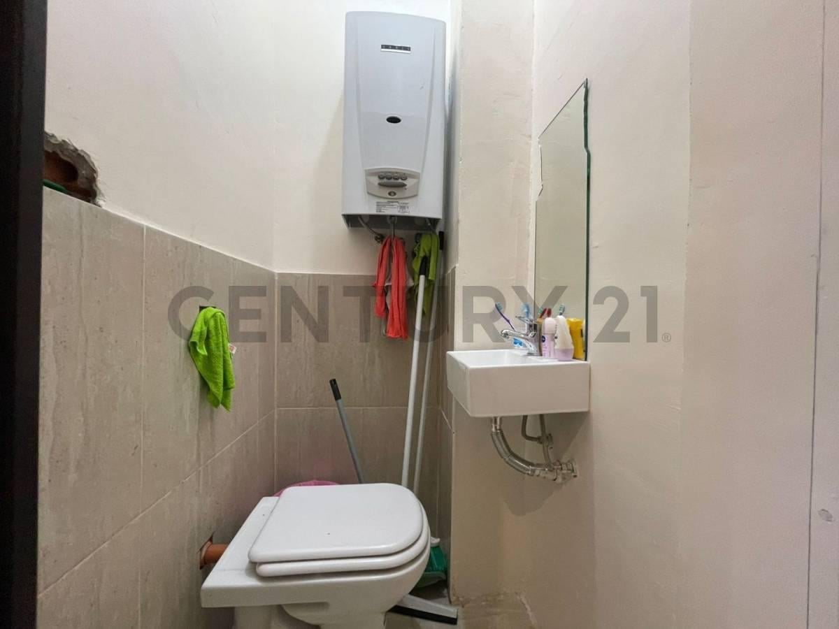 Foto de VENTA&nbsp; 4 AMBIENTES REFACCIONADO A NUEVO METRAJE + 66 M2 totales, imagen 5
