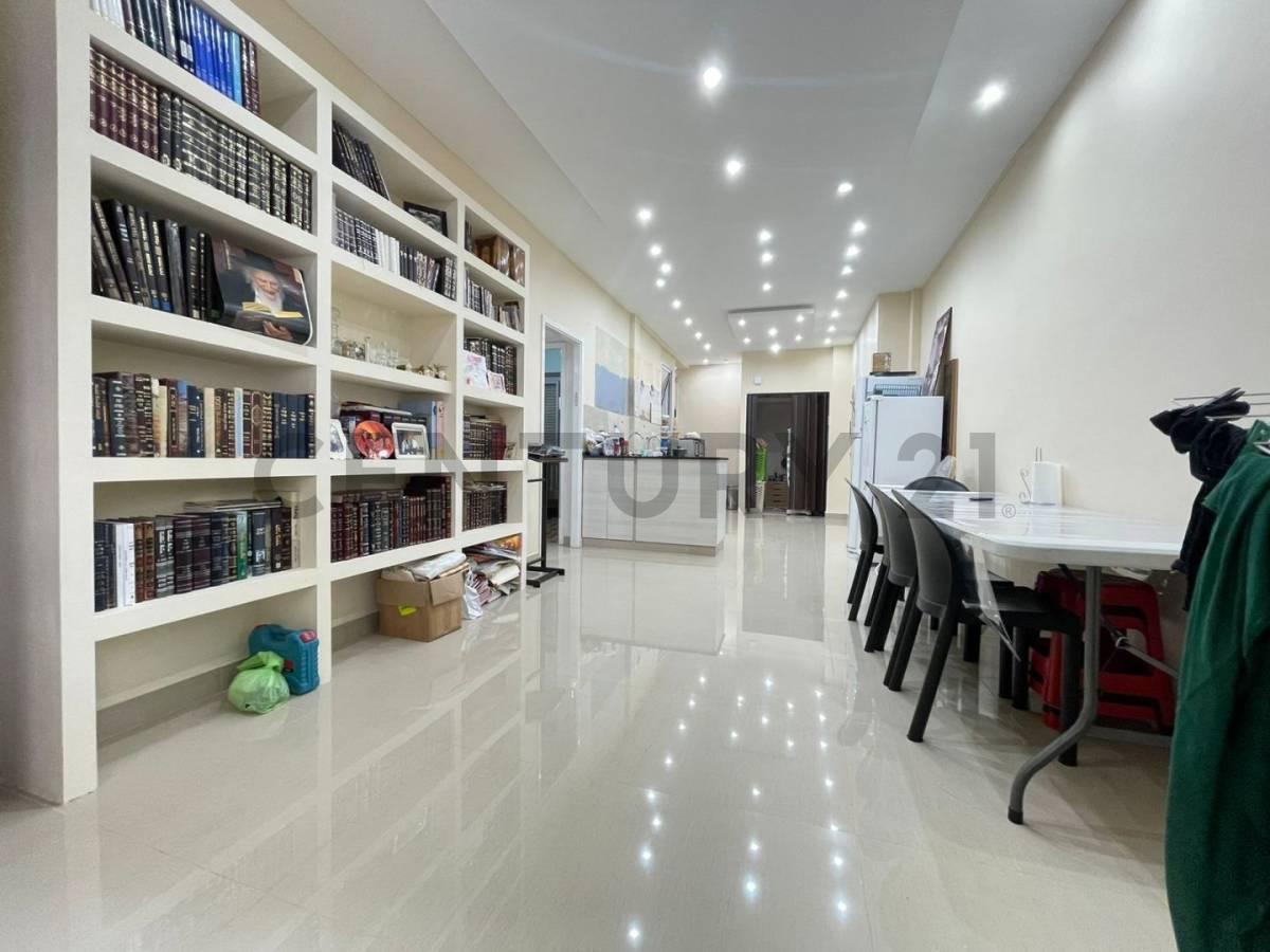 Foto de VENTA&nbsp; 4 AMBIENTES REFACCIONADO A NUEVO METRAJE + 66 M2 totales, imagen 2