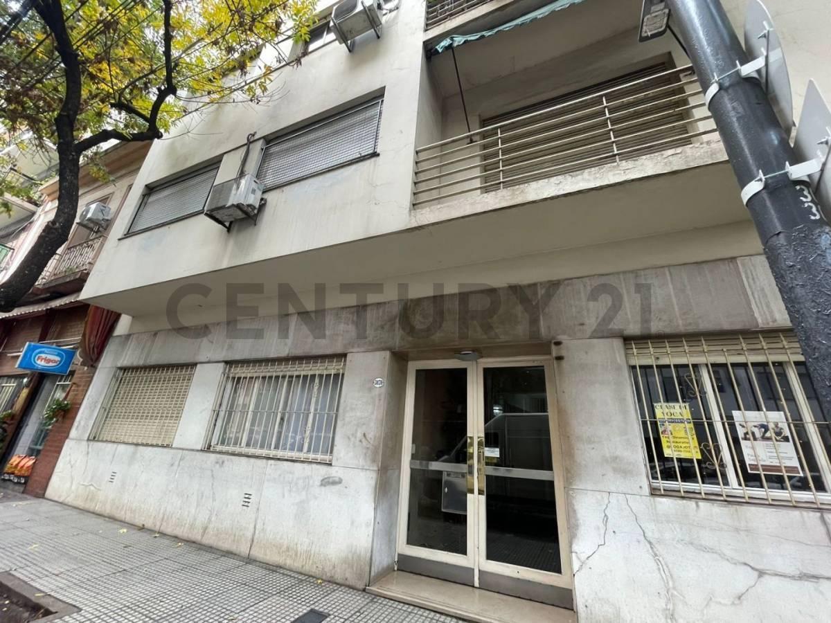 Foto de VENTA&nbsp; 4 AMBIENTES REFACCIONADO A NUEVO METRAJE + 66 M2 totales, imagen 4