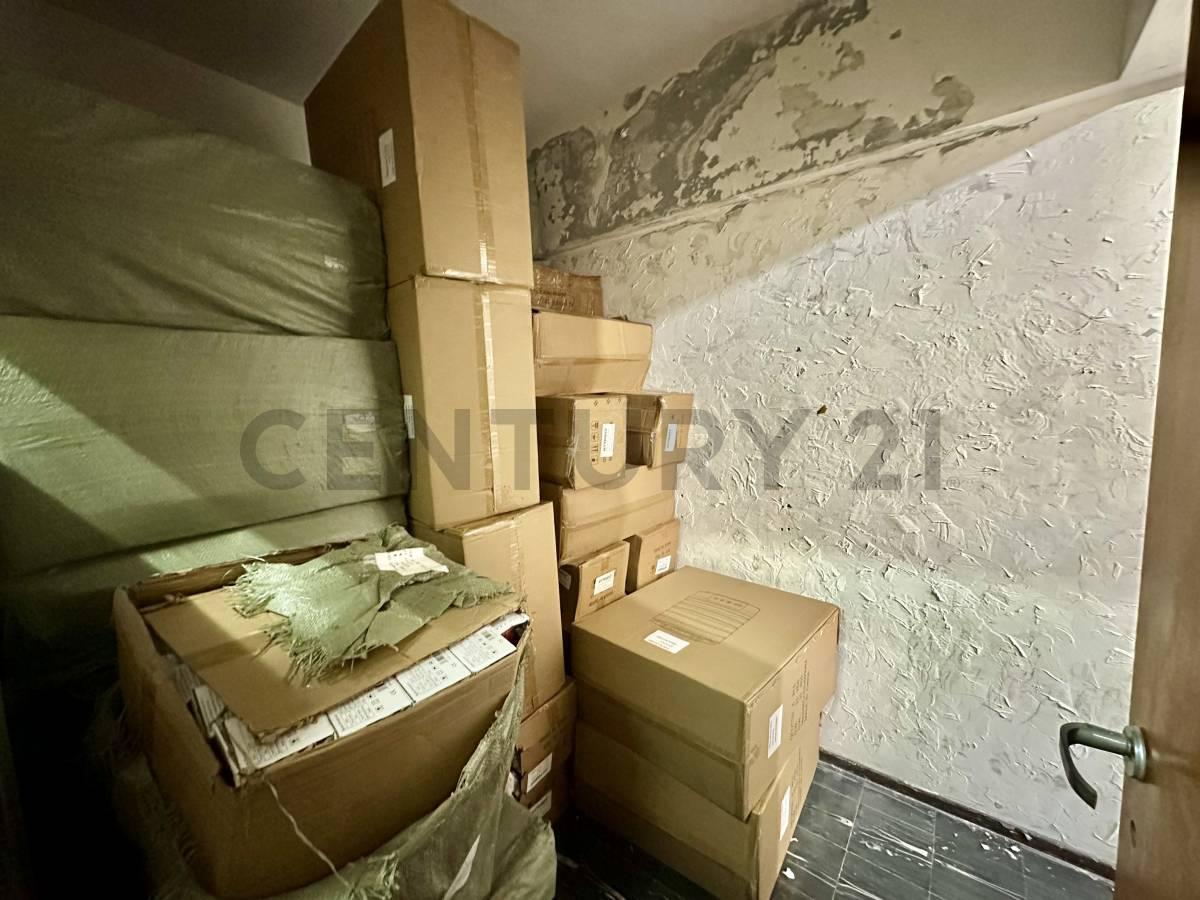 Foto de Venta Oficina en Once – IDEAL PARA DEPOSITO y con 3 despachos divididos., imagen 2