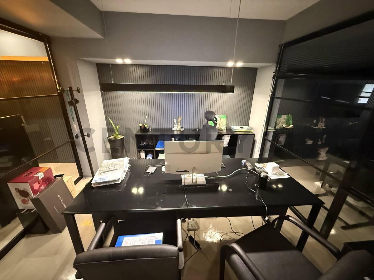 Foto de VENTA PISO OFICINA COMERCIAL EN TRIBUNALES, imagen 3