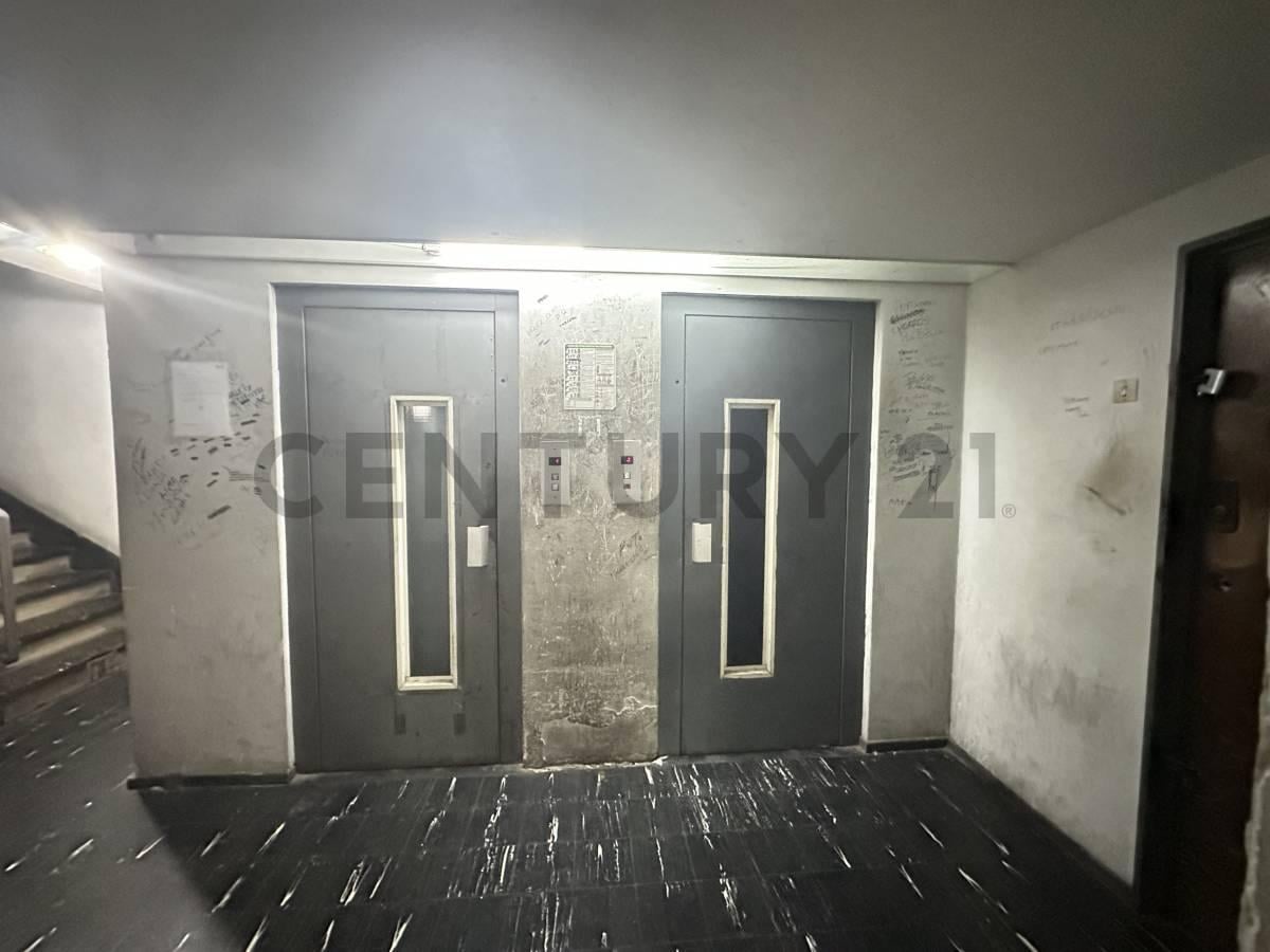 Foto de Venta Oficina en Once – Muy luminosa, ideal para depósito o subdividir, imagen 3