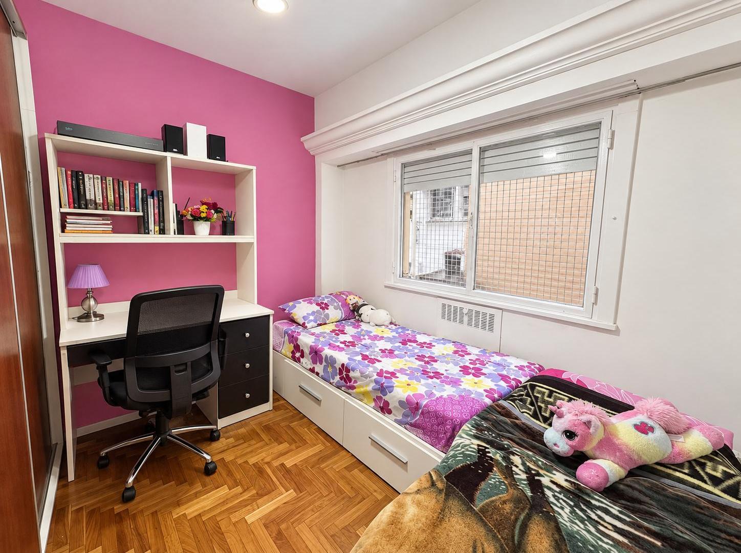 Foto de VENTA DEPARTAMENTO 4 AMBIENTES CON DEPENDENCIA Y COCHERA – BALVANERA, imagen 1