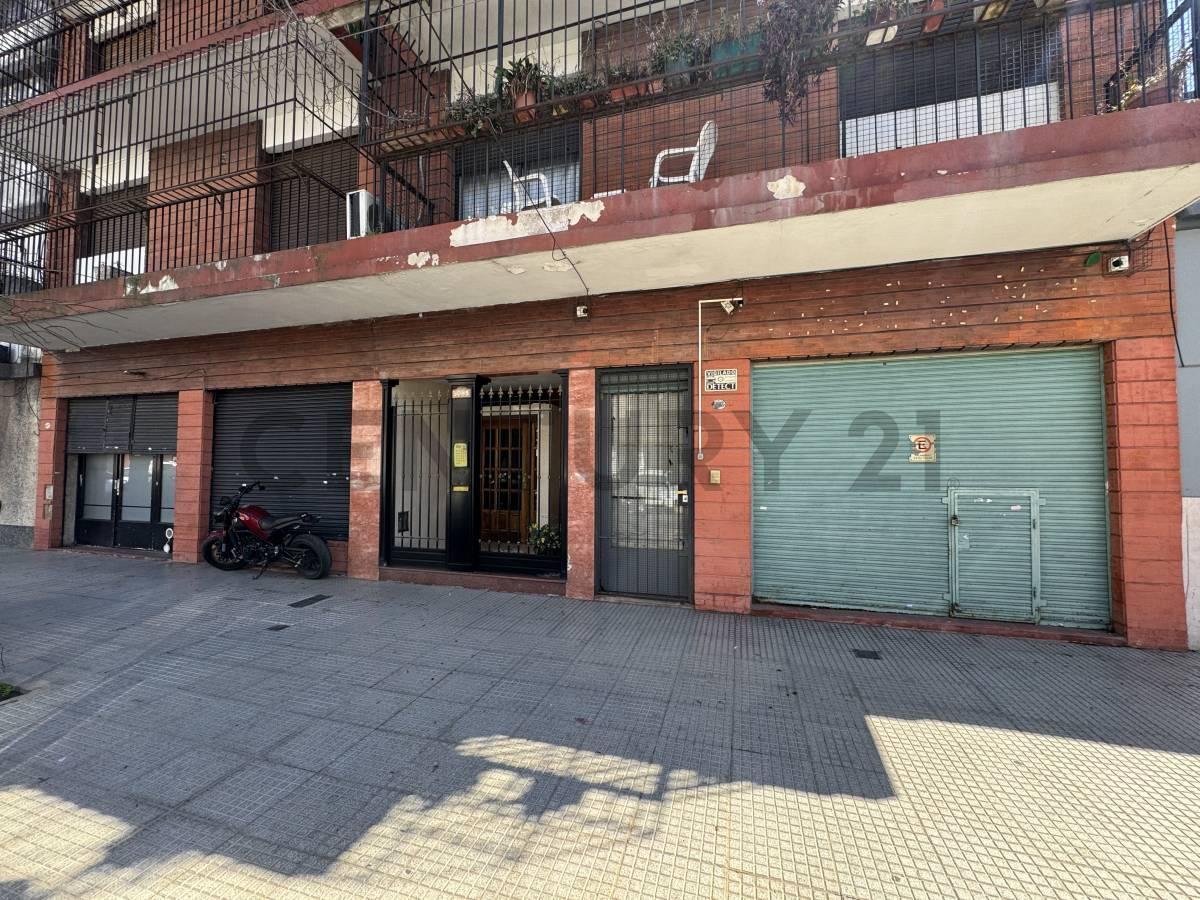 Foto de VENTA DEPARTAMENTO 2 AMBIENTES LUMINOSO CONTRAFRENTE EN VILLA LURO, imagen 2
