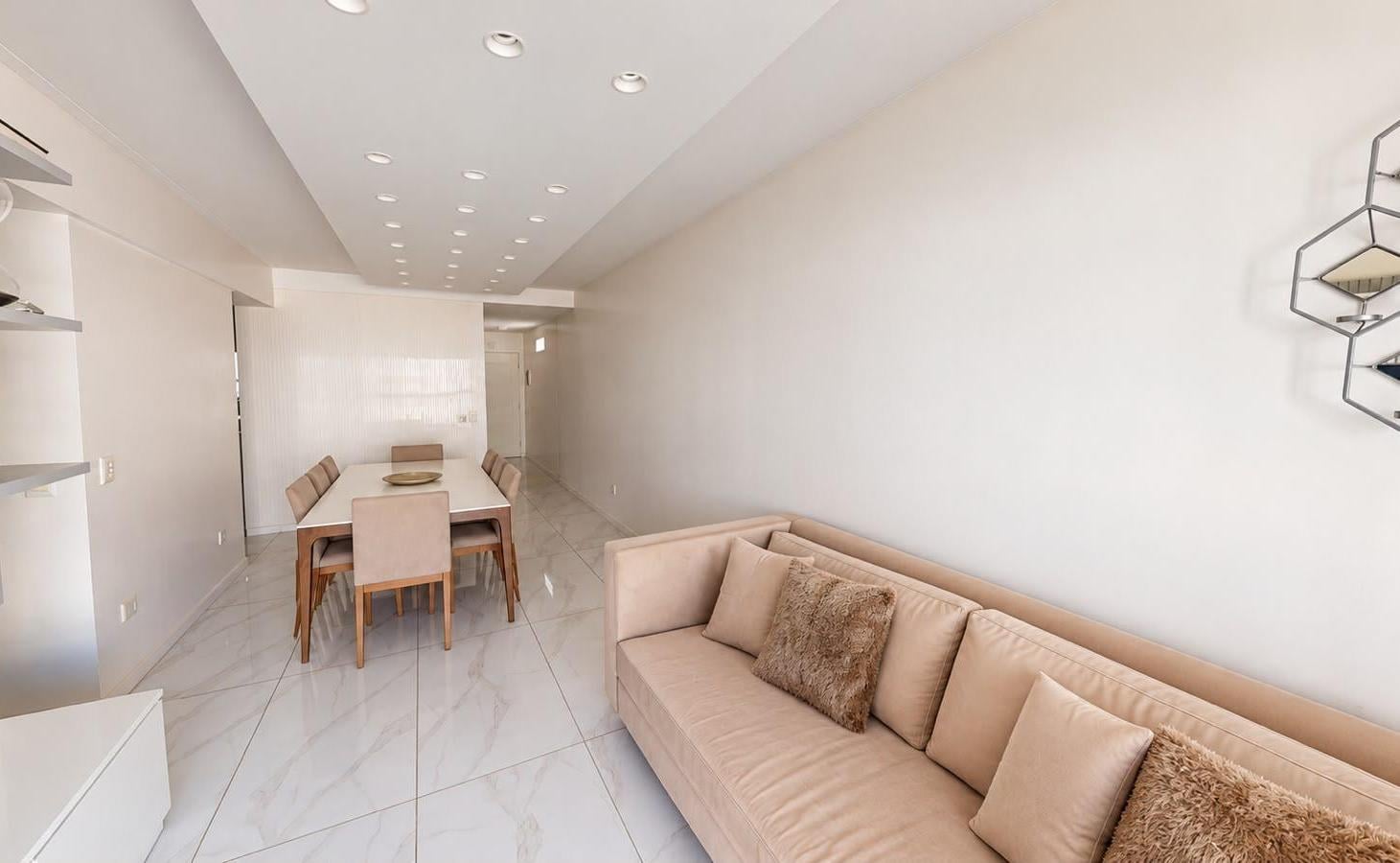 Foto de VENTA DEPARTAMENTO 4 AMBIENTES CON DEPENDENCIA Y COCHERA EN PALERMO, imagen 2