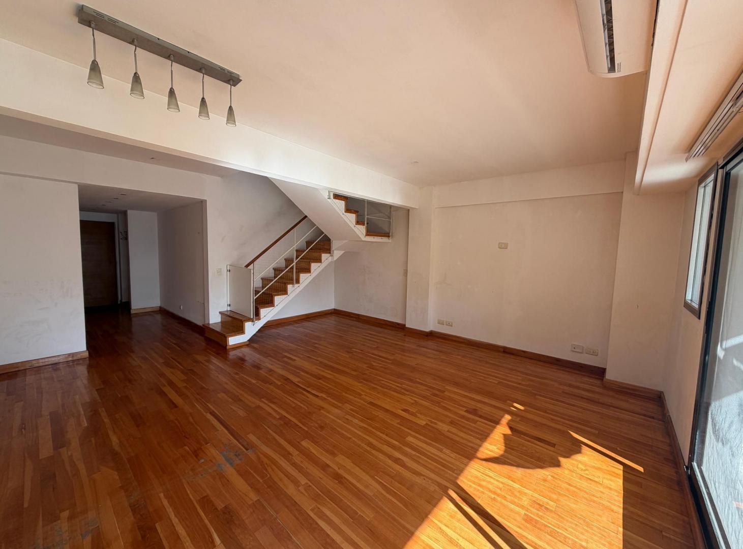 Foto de VENTA DEPARTAMENTO 3 AMBIENTES TIPO DUPLEX CON COCHERA EN VILLA CRESPO, imagen 5