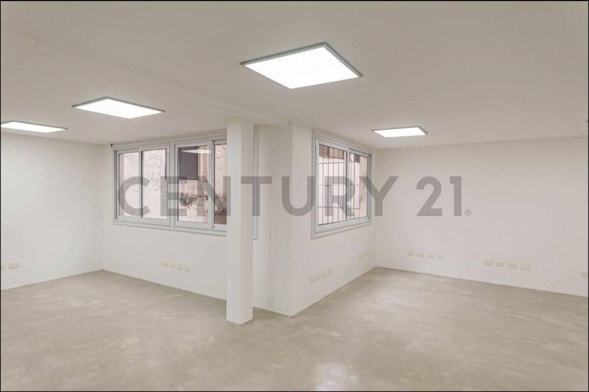 Foto de VENTA OFICINA DE 2 PLANTAS REFACCIONADA A NUEVA EN RECOLETA EXCELENTE, imagen 4