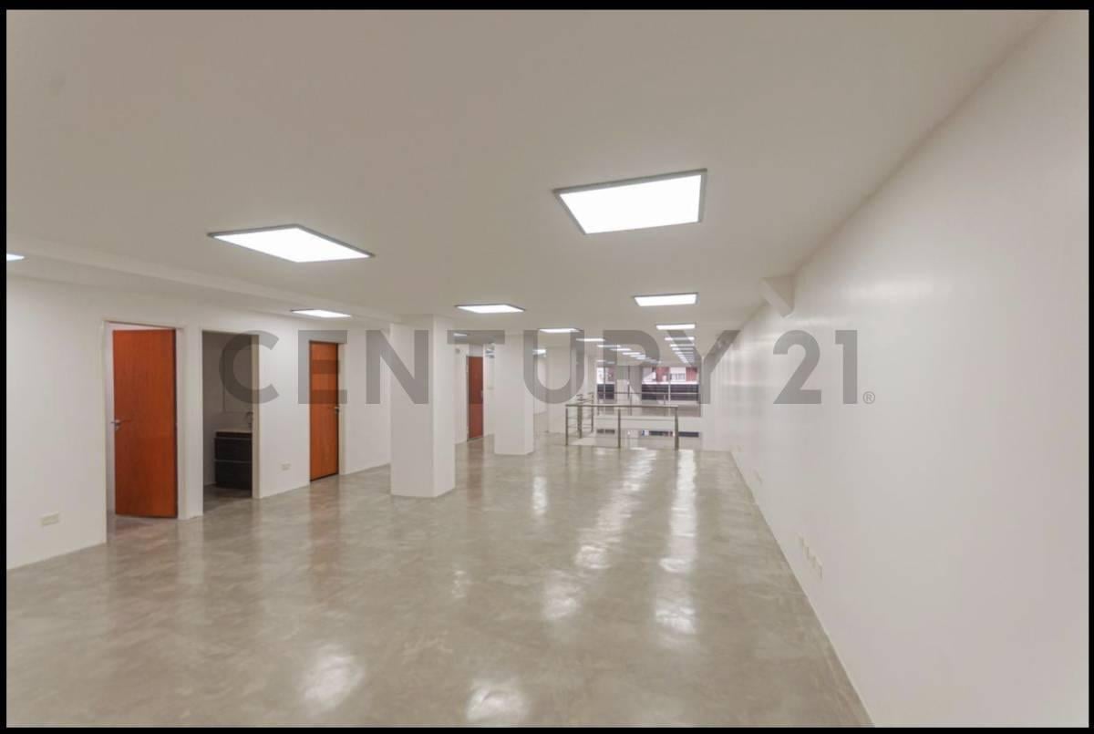 Foto de VENTA OFICINA DE 2 PLANTAS REFACCIONADA A NUEVA EN RECOLETA EXCELENTE, imagen 2