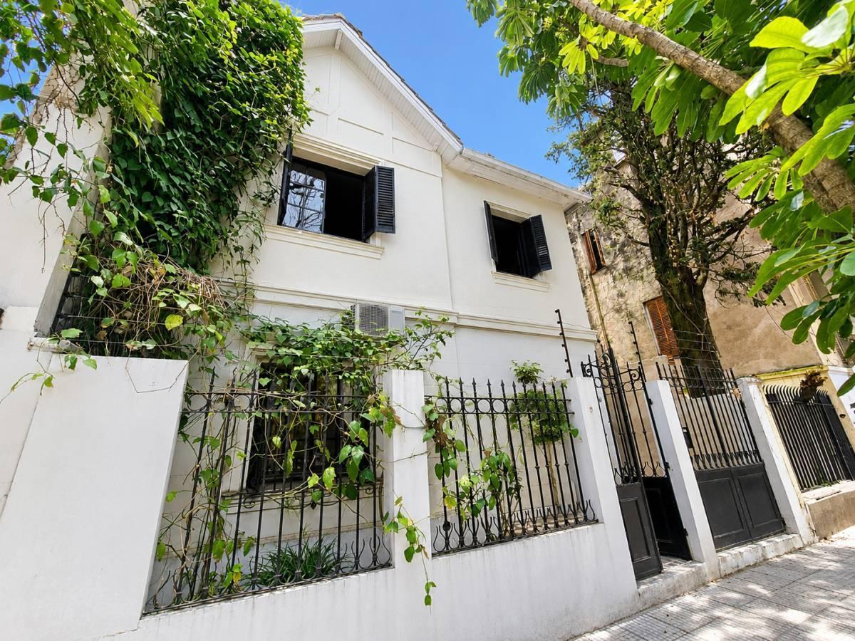 Foto de VENTA CASA SOBRE LOTE PROPIO CON JARDÍN, TERRAZA Y GRAN POTENCIAL DE, imagen 4