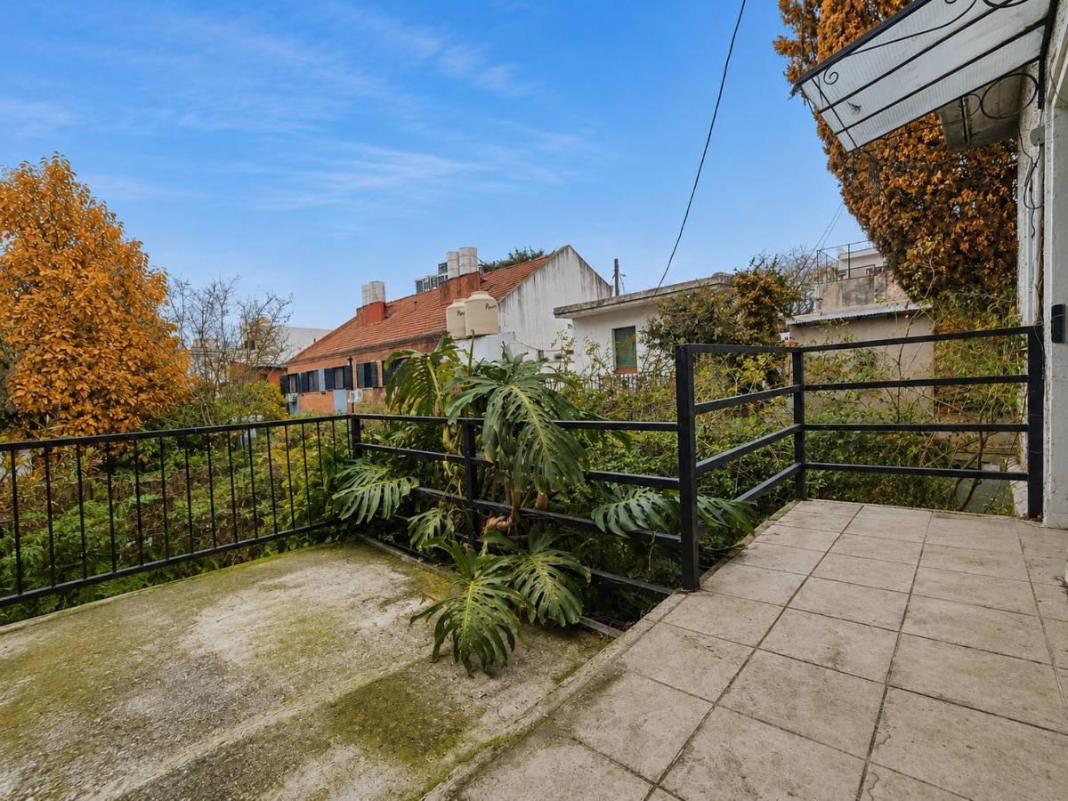 Foto de VENTA CASA SOBRE LOTE PROPIO CON JARDÍN, TERRAZA Y GRAN POTENCIAL DE, imagen 3