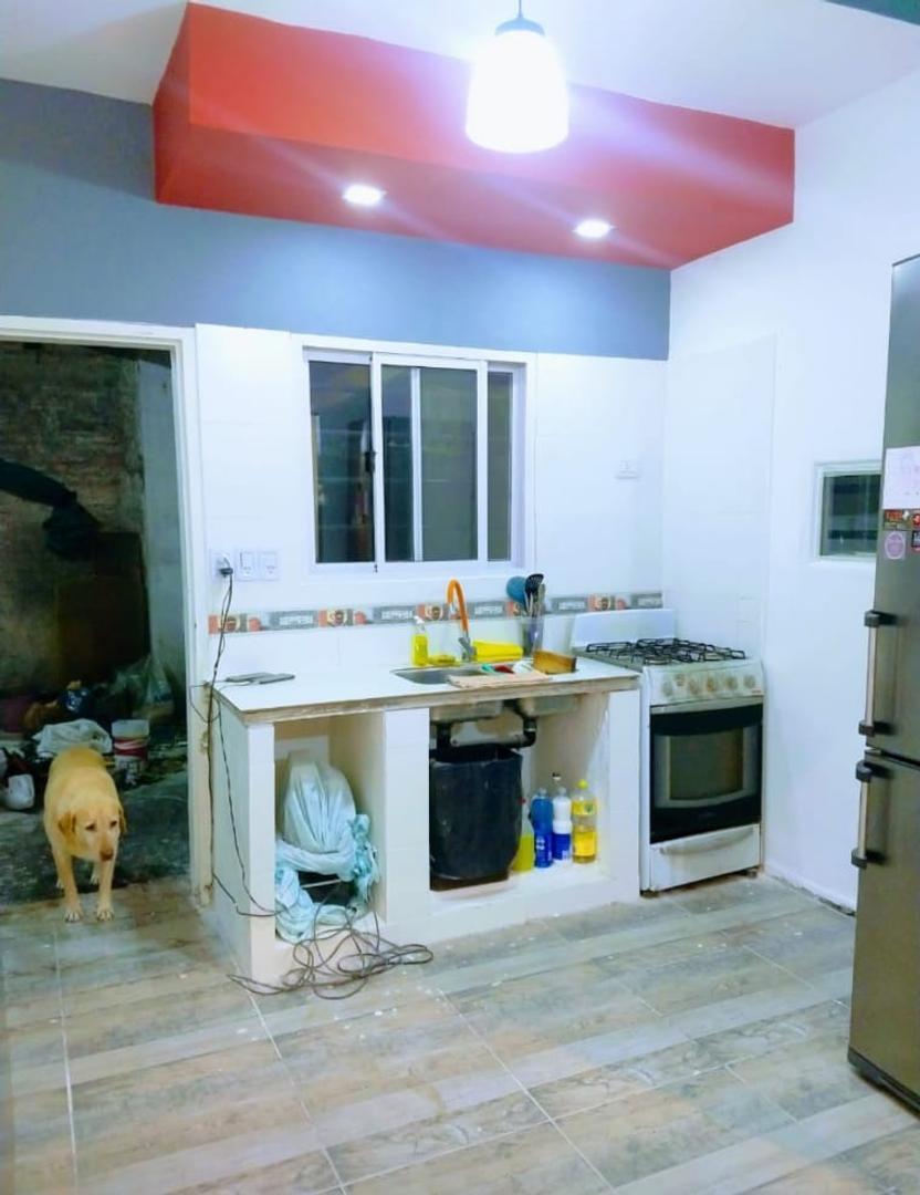 CASA DE 3 AMBIENTES + DEPARTAMENTO A TERMINAR