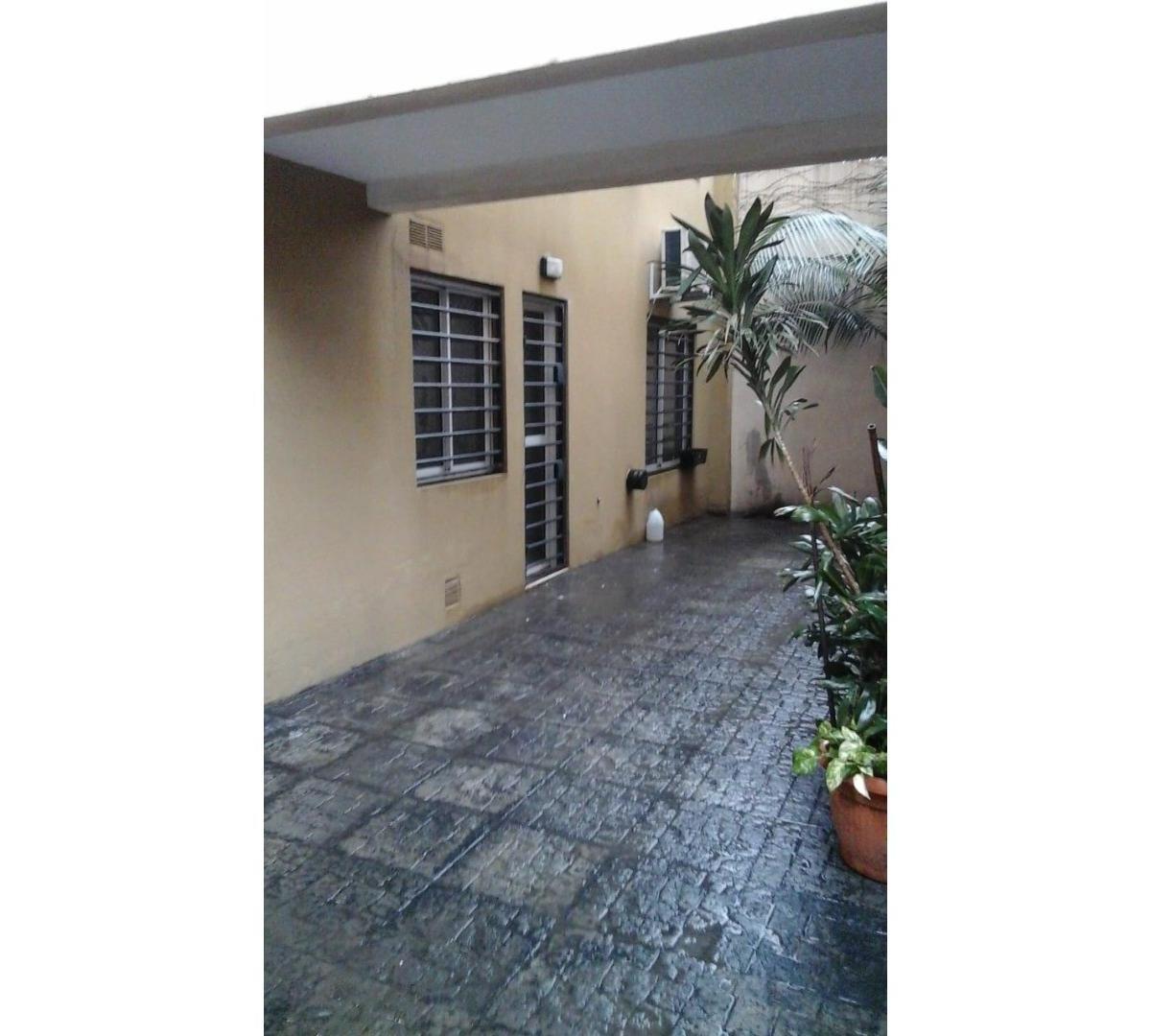 Venta hermoso depto en planta baja. Banfield