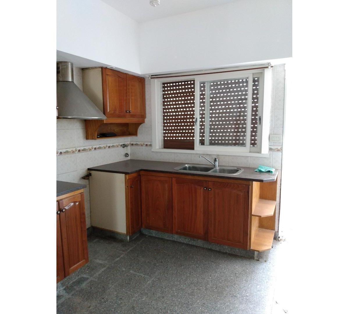 Casa en venta de 3 ambientes. Llavallol