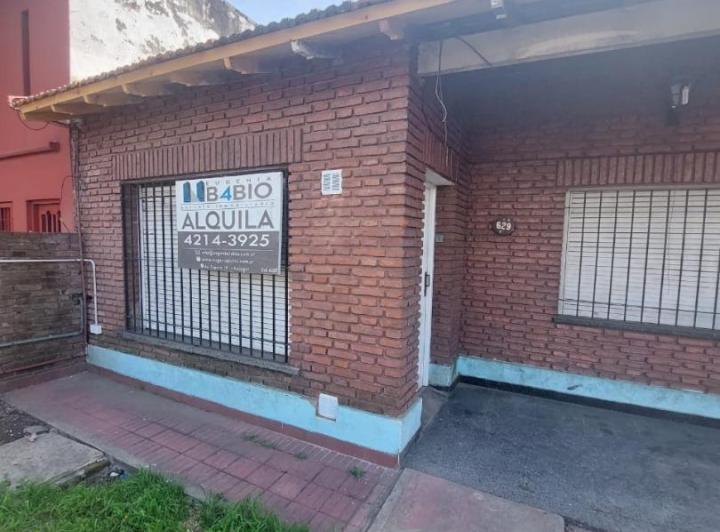 CASA EN ALQUILER. 3 AMBIENTES 2