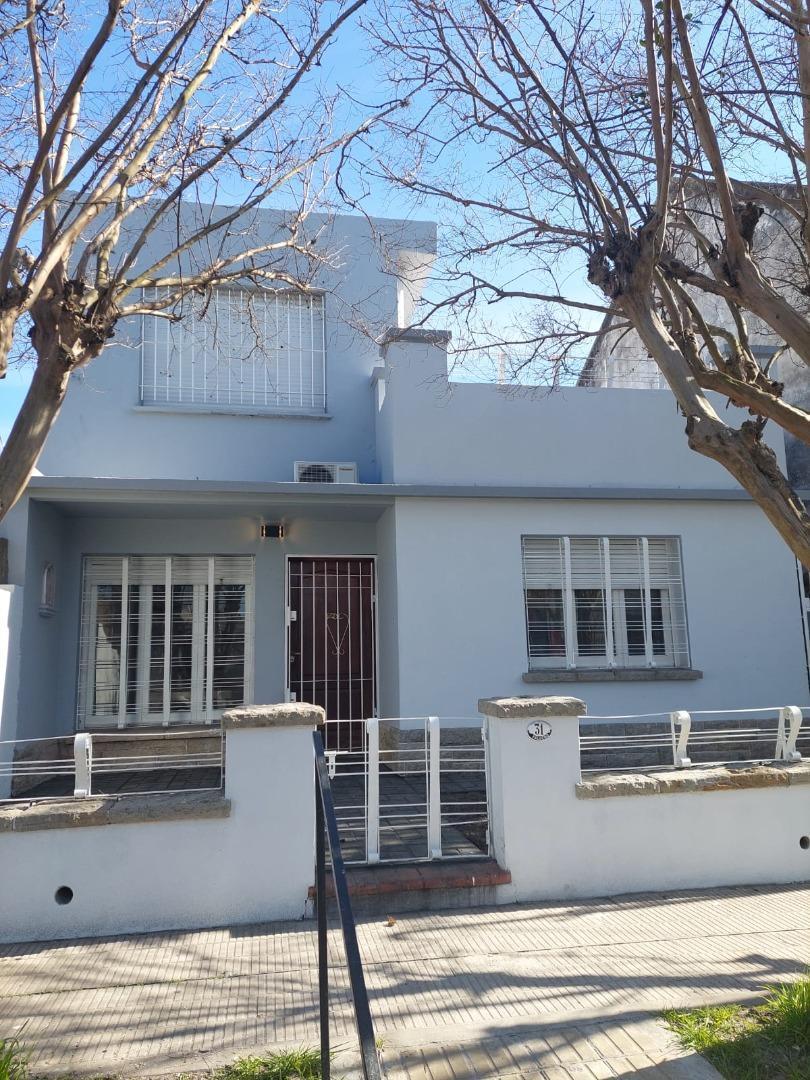 Foto de CASA EN VENTA EN BURZACO, RECICLADA A NUEVO!!!, imagen 1