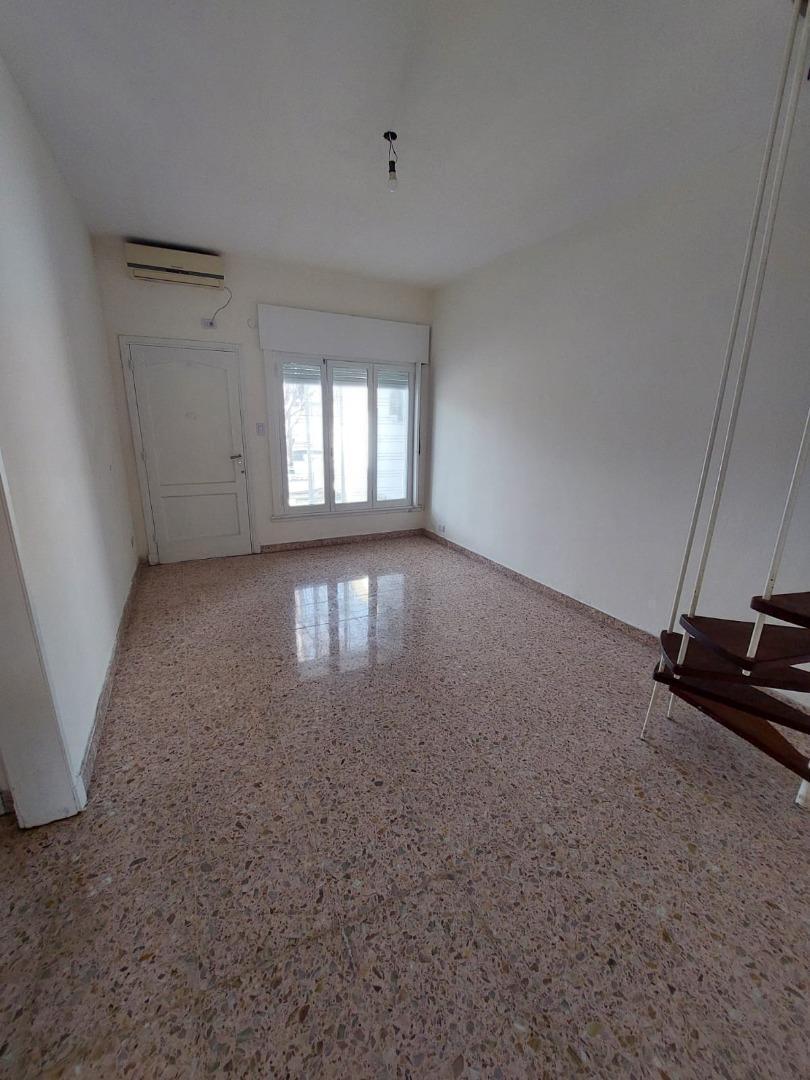 Foto de CASA EN VENTA EN BURZACO, RECICLADA A NUEVO!!!, imagen 2