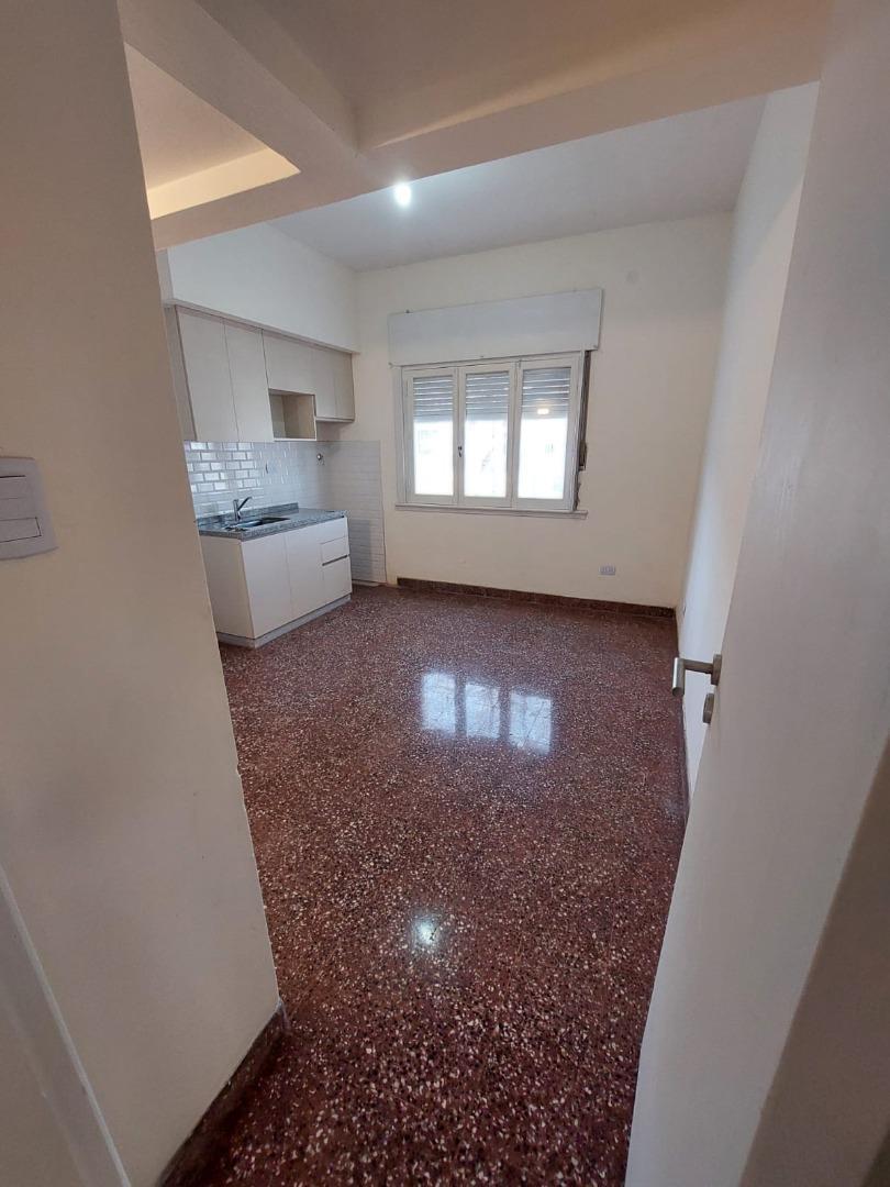 Foto de CASA EN VENTA EN BURZACO, RECICLADA A NUEVO!!!, imagen 5
