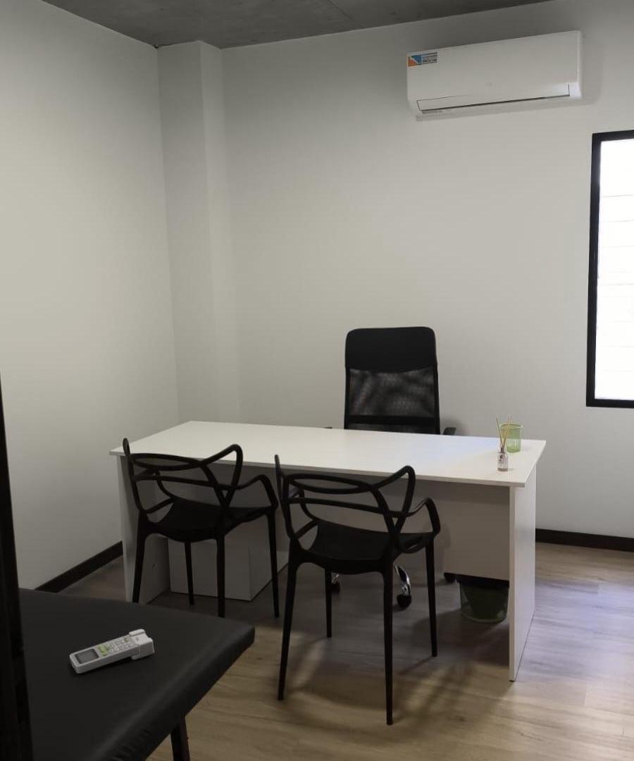 Foto de Edificio de oficinas, consultorios y planta libre., imagen 1