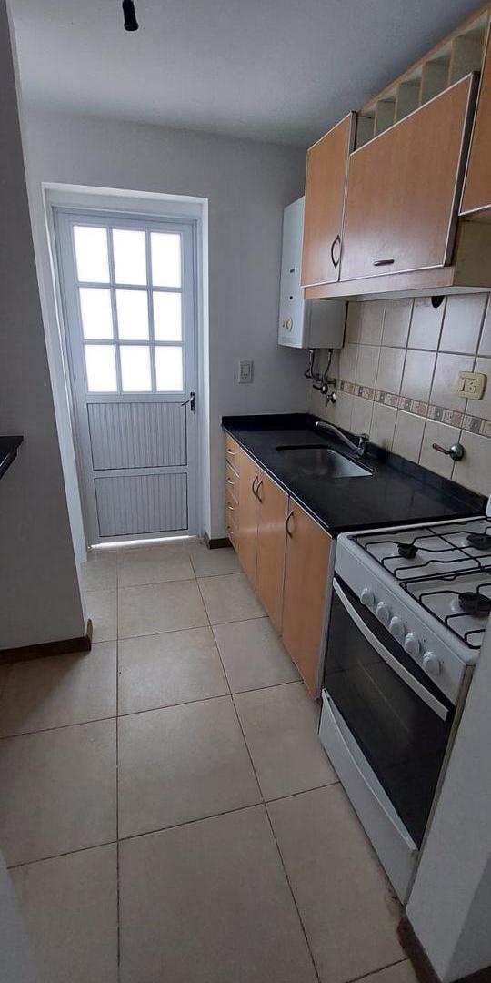 Foto de 1 dormitorio, balcón al frente y gran patio, imagen 5