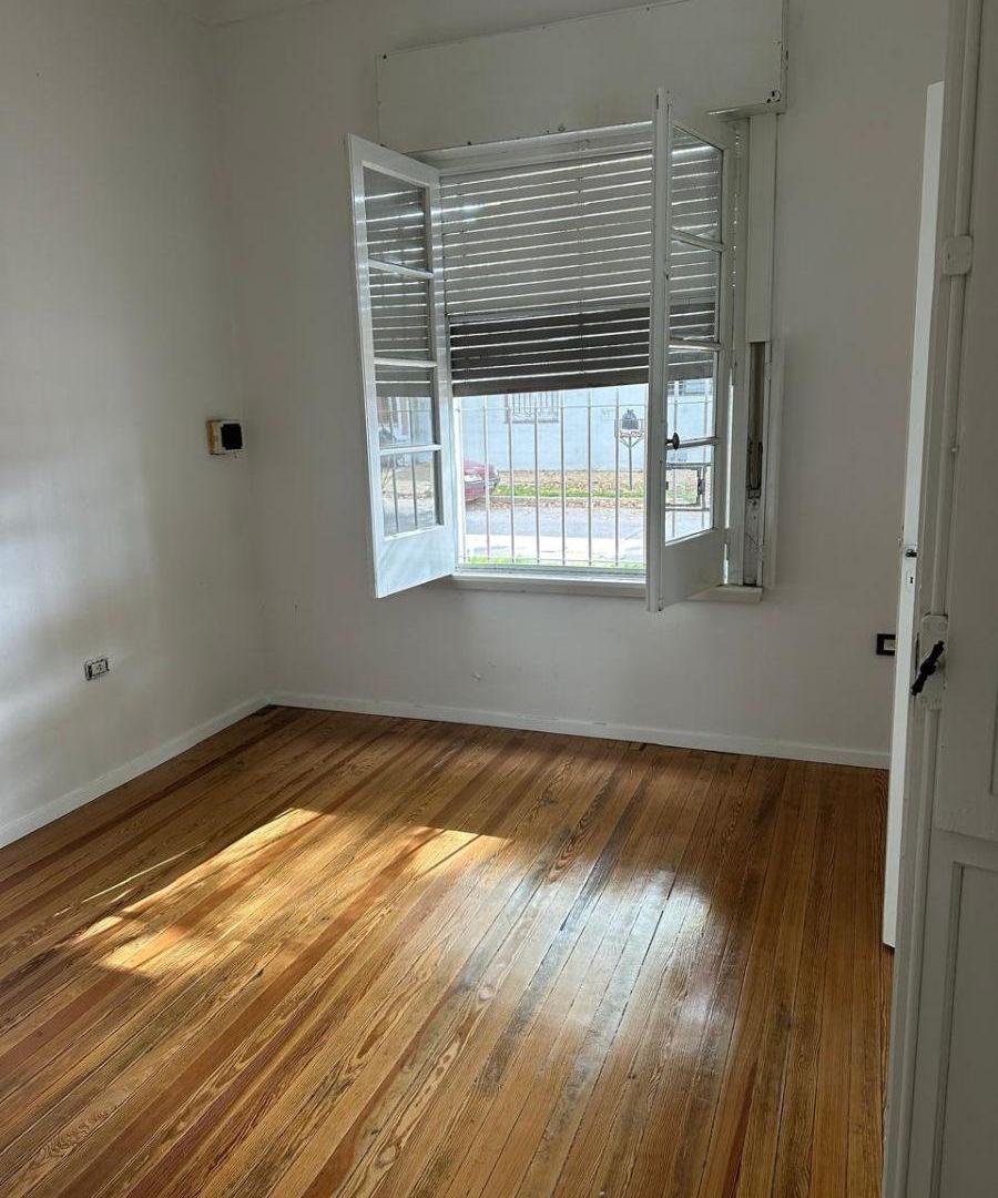 Foto de Casa de 80 m² con 2 dormitorios en alquiler en La Plata, imagen 3