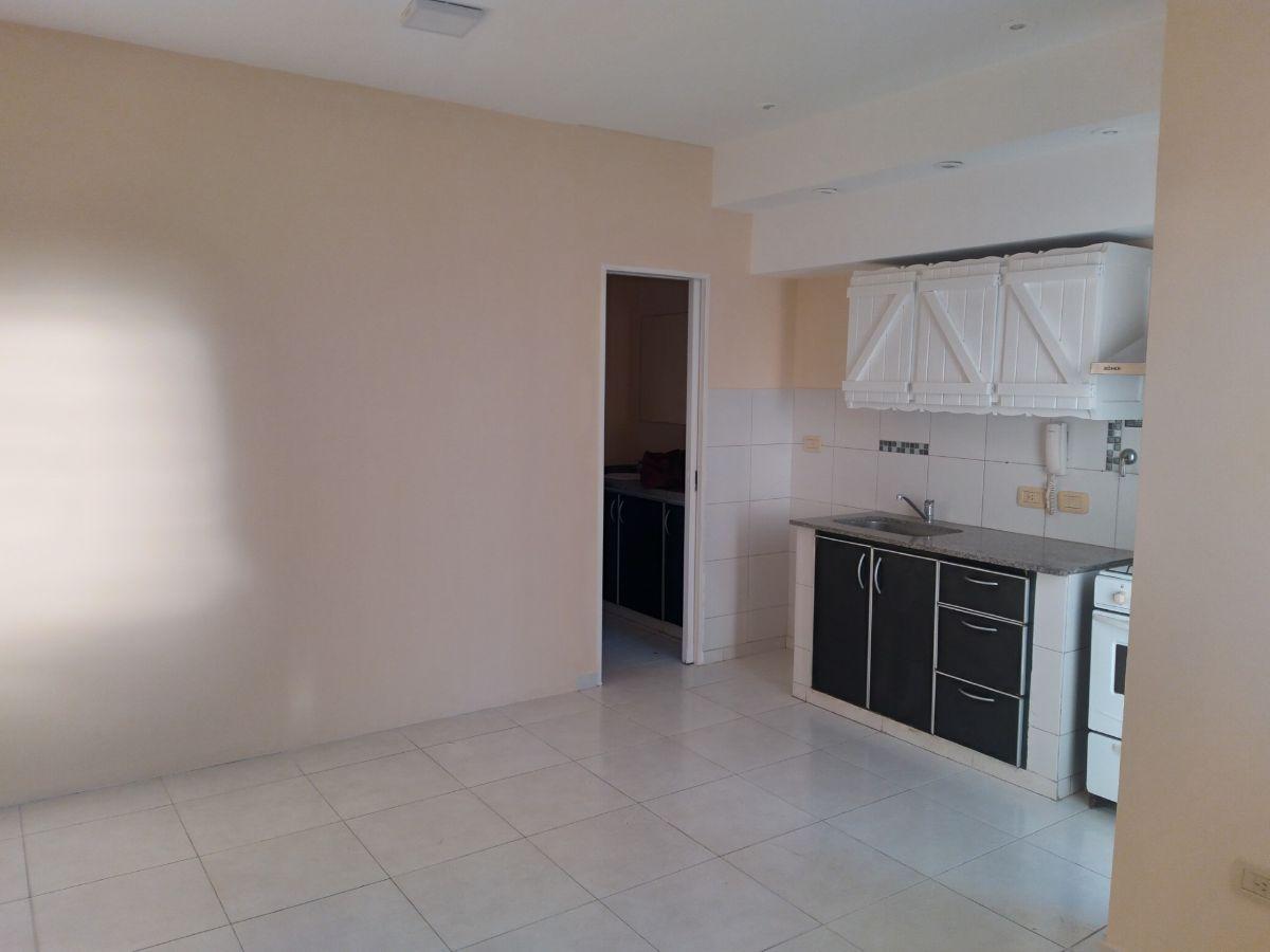 Foto de Departamento de 50 m² con 1 dormitorio en alquiler en La Plata, imagen 1