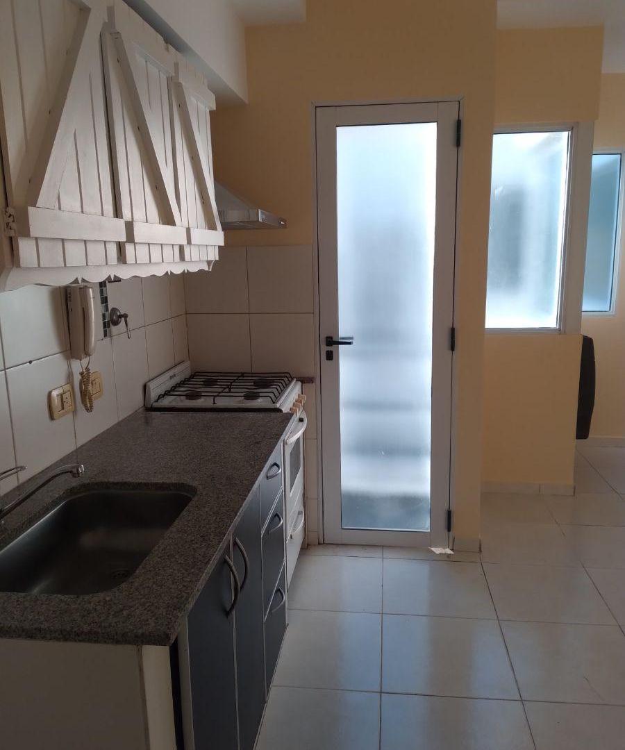 Foto de Departamento de 50 m² con 1 dormitorio en alquiler en La Plata, imagen 3
