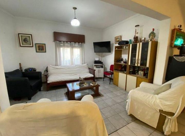 Oportunidad casa de 5 ambientes con cochera 2