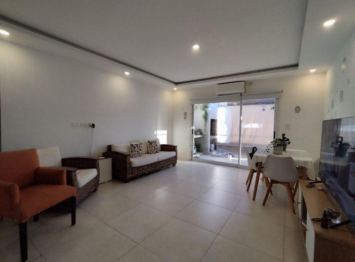 Departamento en Alquiler  con Balcón y Parrilla 3