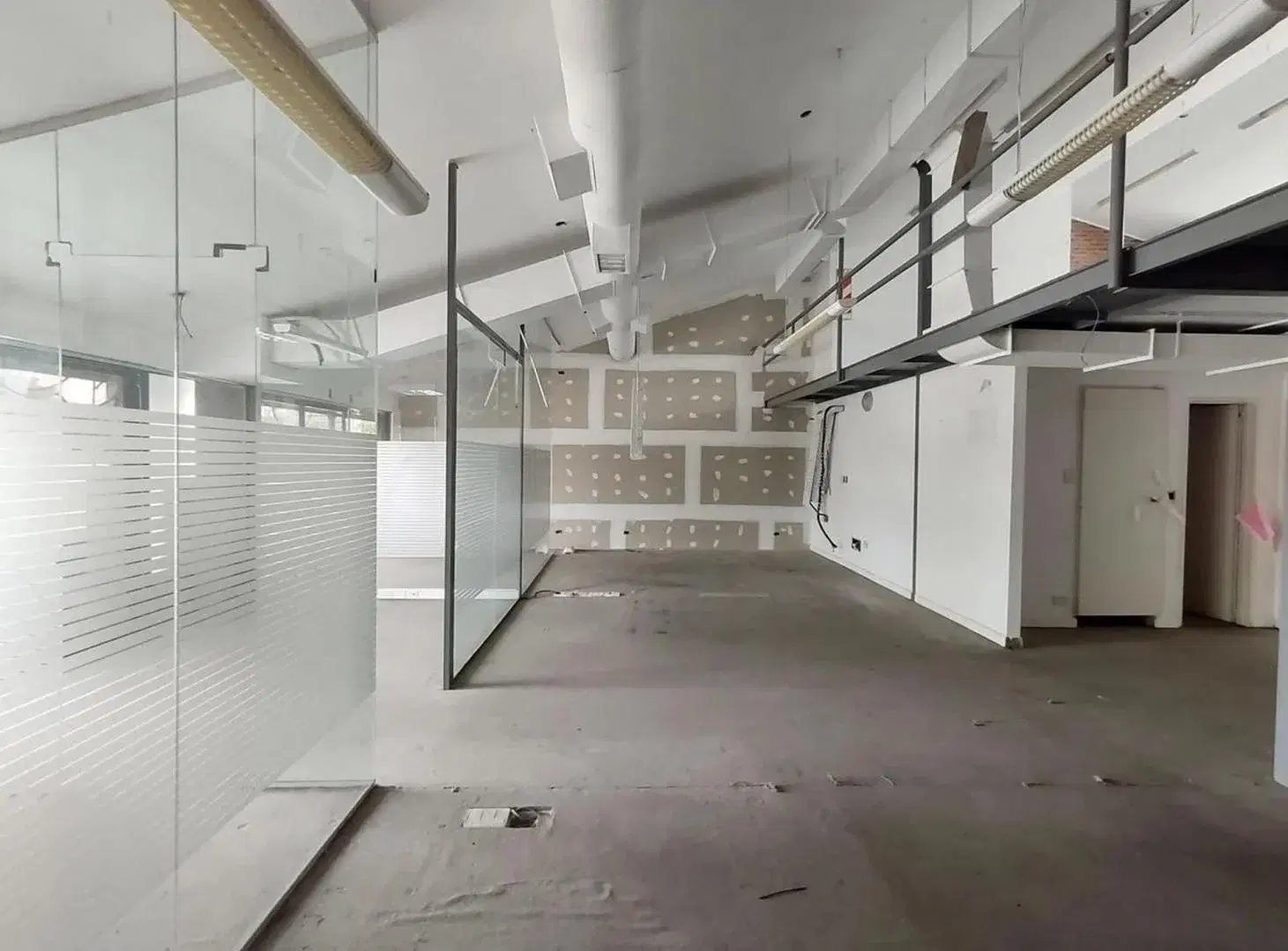 OFICINA PUERTO MADERO VENTA COCHERA  274m2 4