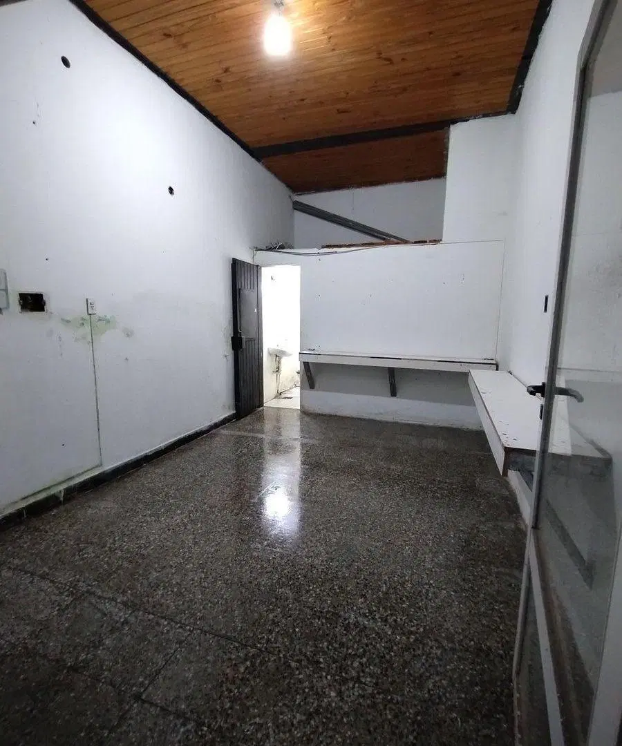 VENTA DE CASA MULTIFAMILIAR C/ LOCALES AL FRENTE 5