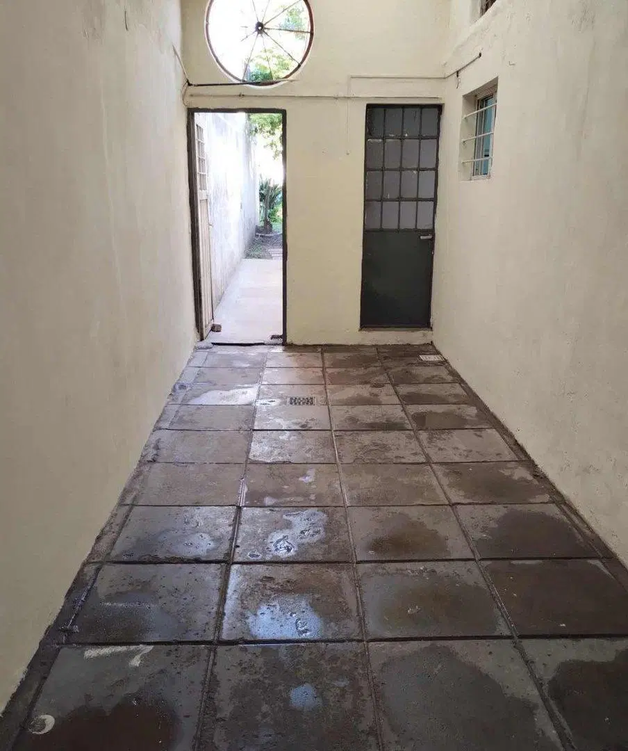 VENTA DE CASA MULTIFAMILIAR C/ LOCALES AL FRENTE 4